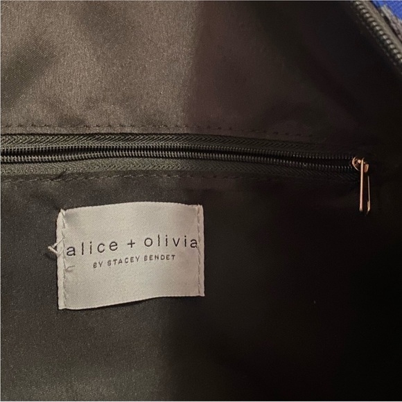 Alice + Olivia Duffel Bag Travel Shoulder Bag in the "Regal Romance" pattern New - Picture 9 of 12
